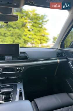 Внедорожник / Кроссовер Audi Q5 2017 в 