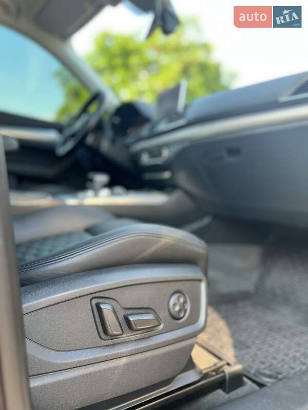 Внедорожник / Кроссовер Audi Q5 2017 в Одессе