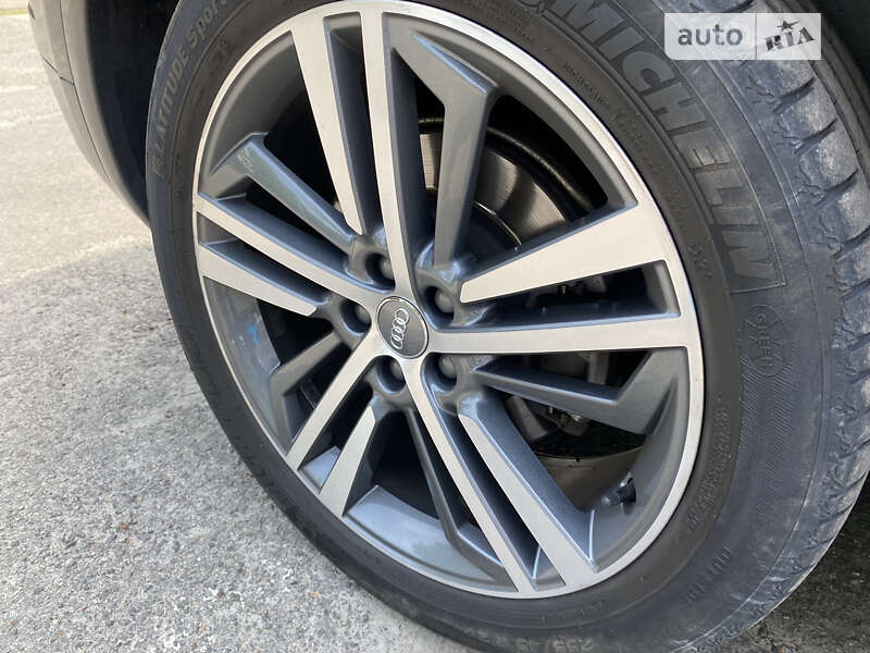 Внедорожник / Кроссовер Audi Q5 2018 в Киеве