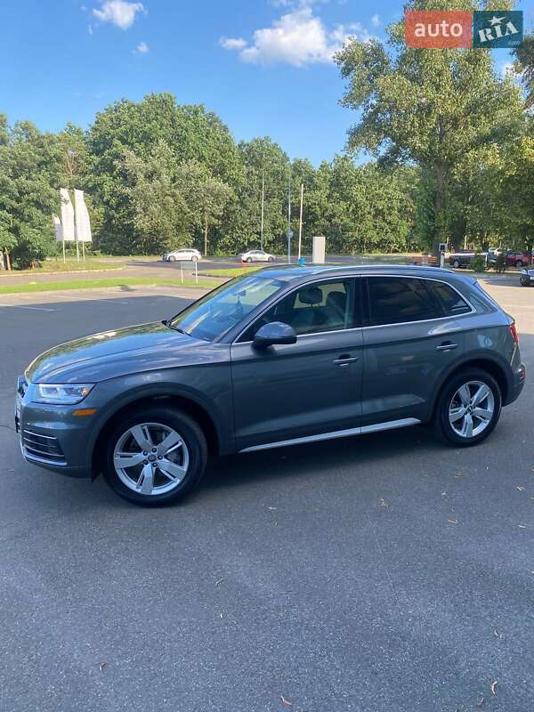 Позашляховик / Кросовер Audi Q5 2019 в Києві
