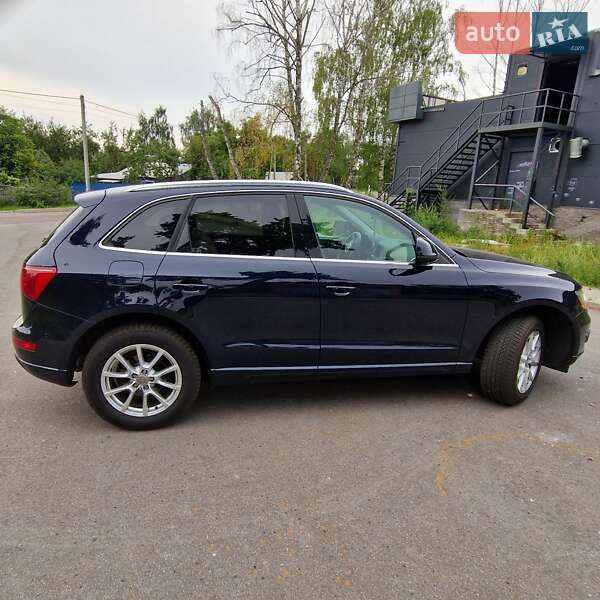 Внедорожник / Кроссовер Audi Q5 2010 в Чернигове
