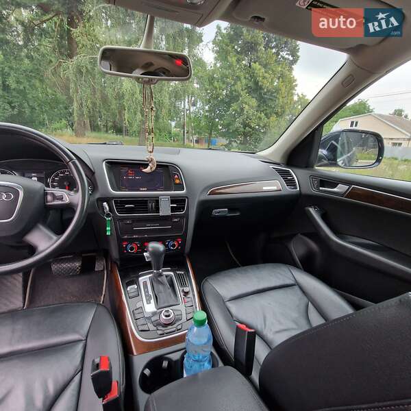 Внедорожник / Кроссовер Audi Q5 2010 в Чернигове