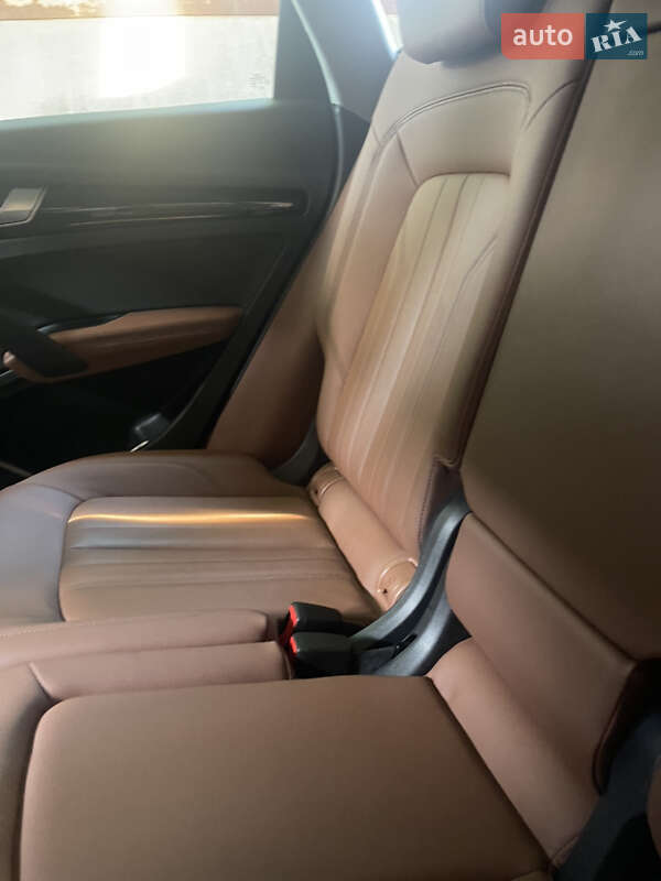 Внедорожник / Кроссовер Audi Q5 2021 в Киеве