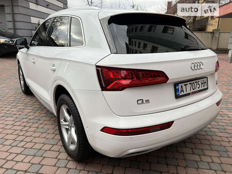 Позашляховик / Кросовер Audi Q5 2017 в Івано-Франківську