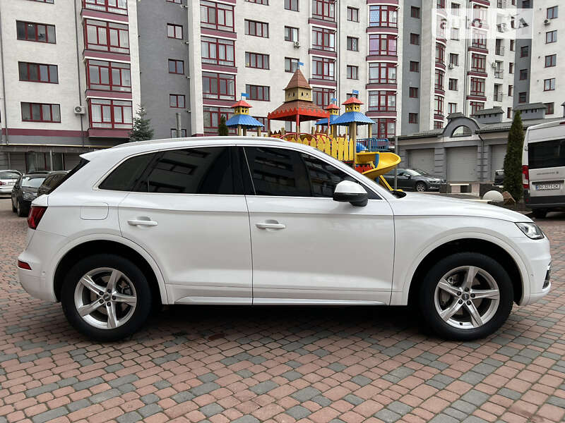 Позашляховик / Кросовер Audi Q5 2017 в Івано-Франківську