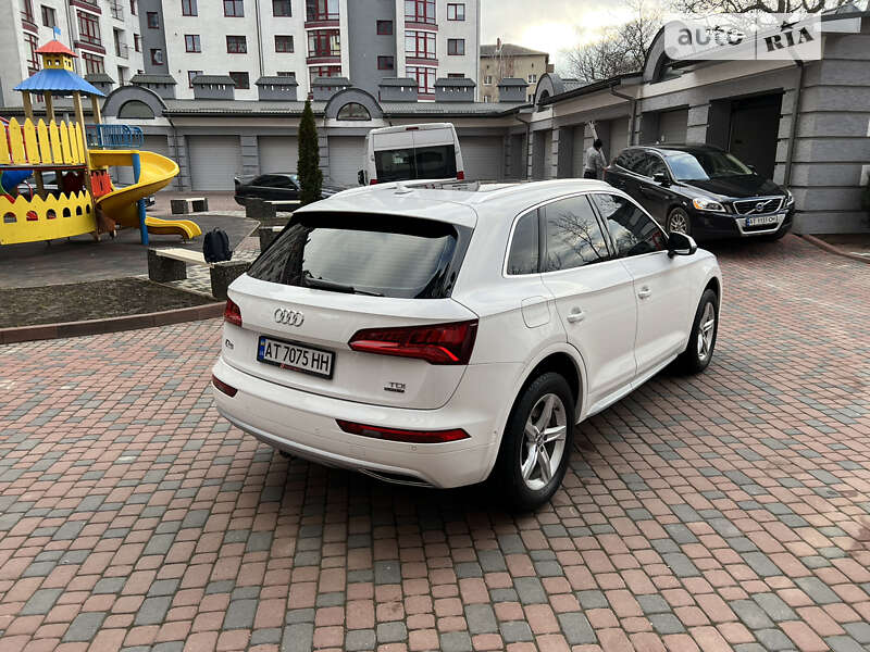 Позашляховик / Кросовер Audi Q5 2017 в Івано-Франківську