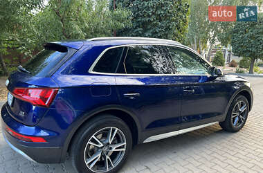 Внедорожник / Кроссовер Audi Q5 2018 в 
