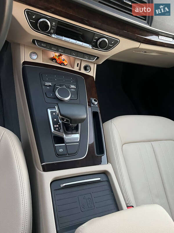 Позашляховик / Кросовер Audi Q5 2020 в Харкові