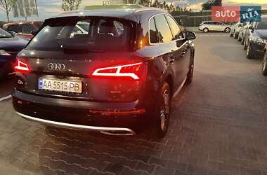 Внедорожник / Кроссовер Audi Q5 2017 в 