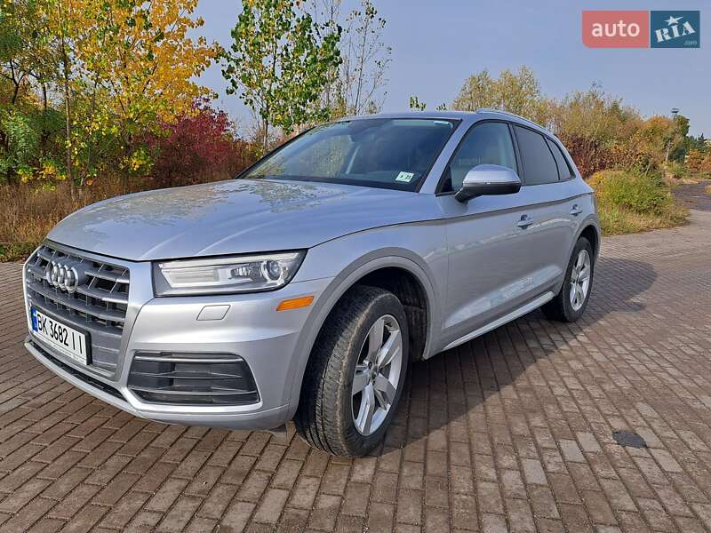 Внедорожник / Кроссовер Audi Q5 2018 в Ровно