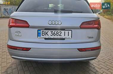 Внедорожник / Кроссовер Audi Q5 2018 в 