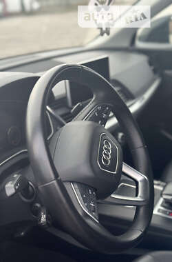 Внедорожник / Кроссовер Audi Q5 2017 в 