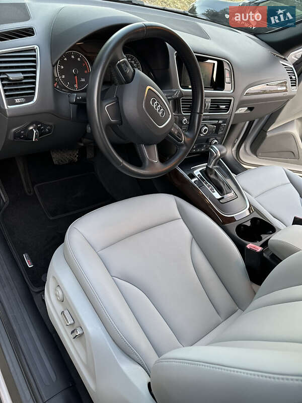 Позашляховик / Кросовер Audi Q5 2015 в Чернівцях