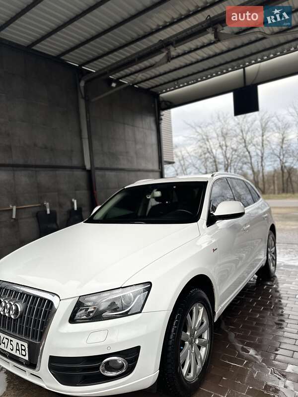 Внедорожник / Кроссовер Audi Q5 2011 в 