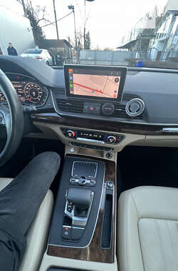 Внедорожник / Кроссовер Audi Q5 2016 в 