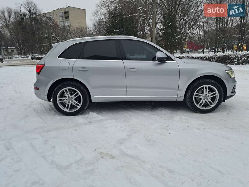 Позашляховик / Кросовер Audi Q5 2015 в Луцьку