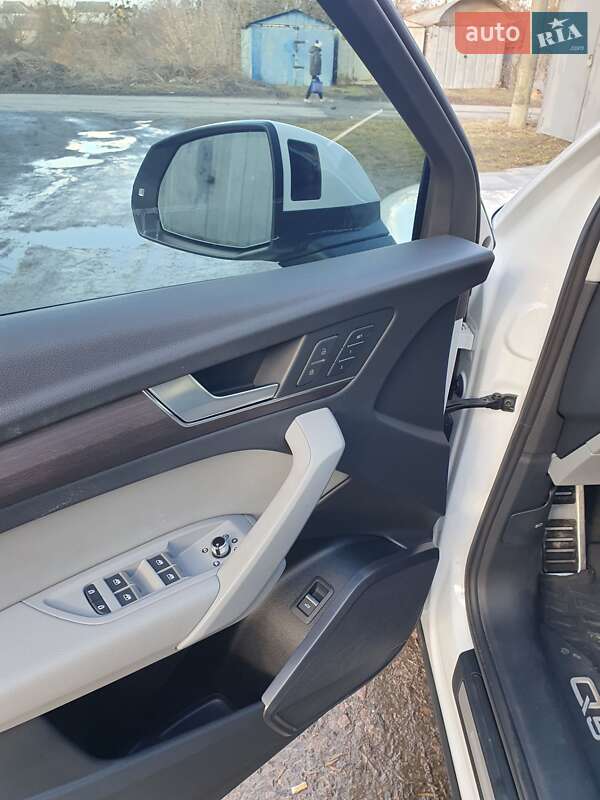 Позашляховик / Кросовер Audi Q5 2021 в Києві