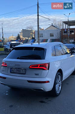 Внедорожник / Кроссовер Audi Q5 2018 в 