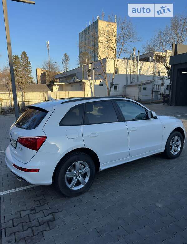 Внедорожник / Кроссовер Audi Q5 2011 в Черновцах