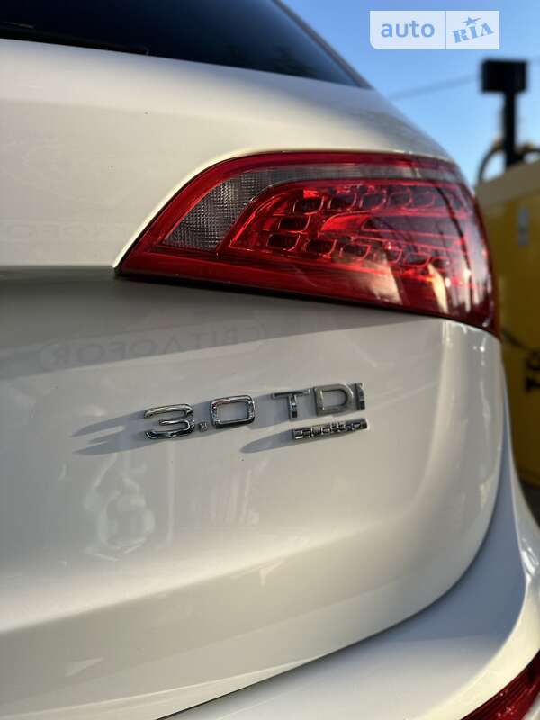 Внедорожник / Кроссовер Audi Q5 2011 в Черновцах