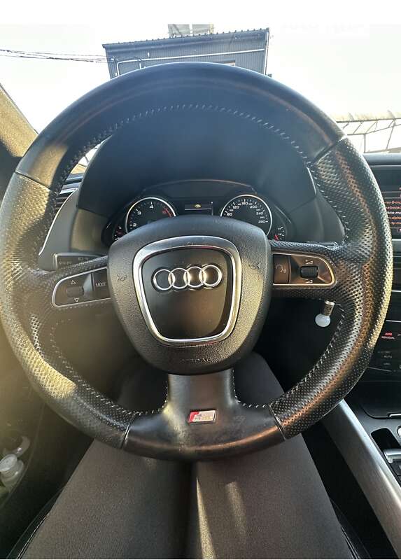 Внедорожник / Кроссовер Audi Q5 2011 в Черновцах