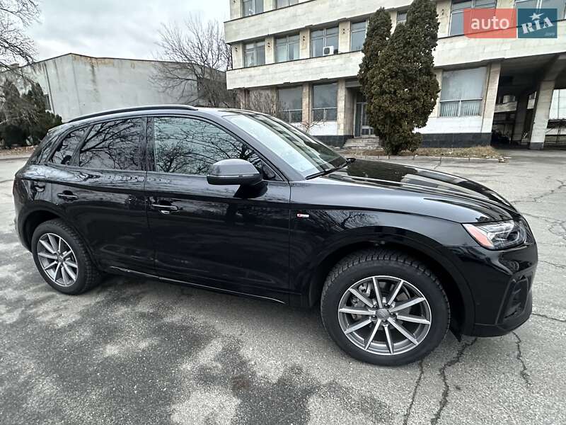 Внедорожник / Кроссовер Audi Q5 2021 в Киеве