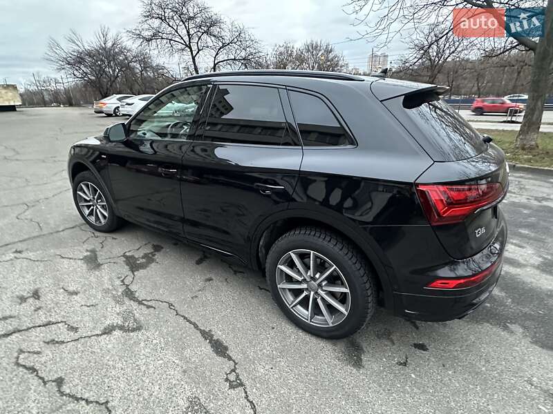 Внедорожник / Кроссовер Audi Q5 2021 в Киеве