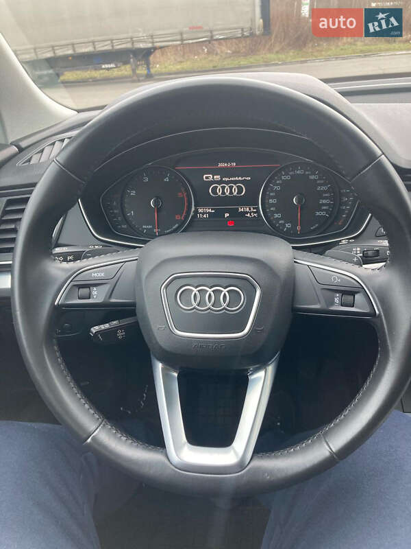Позашляховик / Кросовер Audi Q5 2019 в Ужгороді
