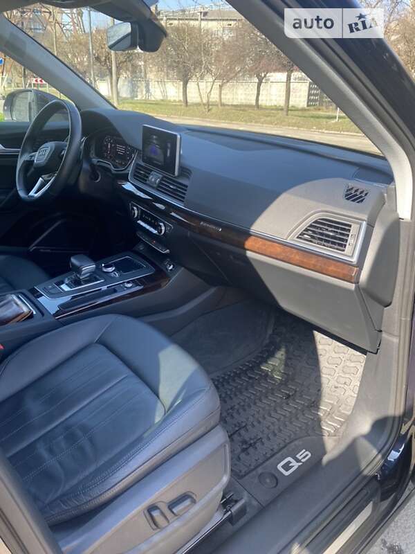 Внедорожник / Кроссовер Audi Q5 2018 в Ивано-Франковске