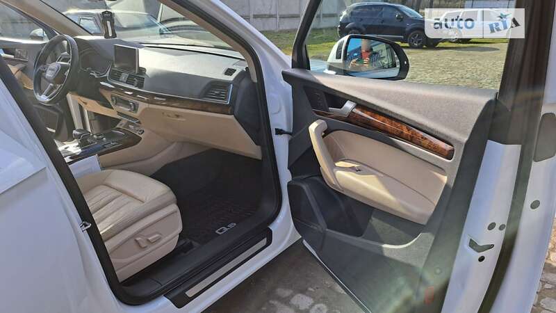 Внедорожник / Кроссовер Audi Q5 2017 в Стрые