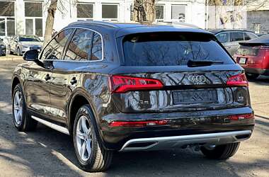 Внедорожник / Кроссовер Audi Q5 2018 в 