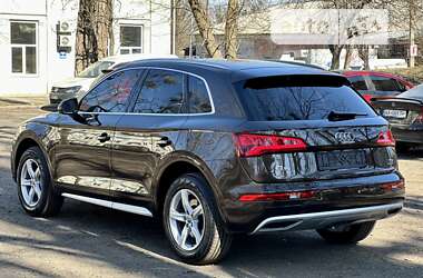 Внедорожник / Кроссовер Audi Q5 2018 в 