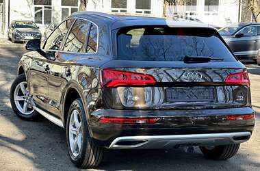 Внедорожник / Кроссовер Audi Q5 2018 в 