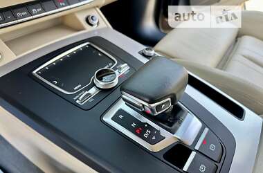 Внедорожник / Кроссовер Audi Q5 2018 в 