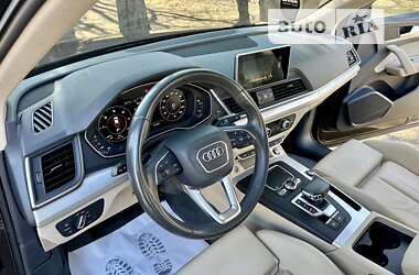Внедорожник / Кроссовер Audi Q5 2018 в 