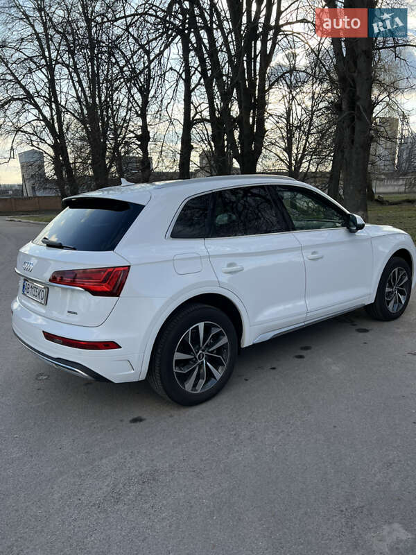 Позашляховик / Кросовер Audi Q5 2020 в Хмільнику