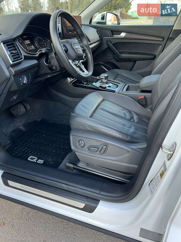 Позашляховик / Кросовер Audi Q5 2020 в Хмільнику