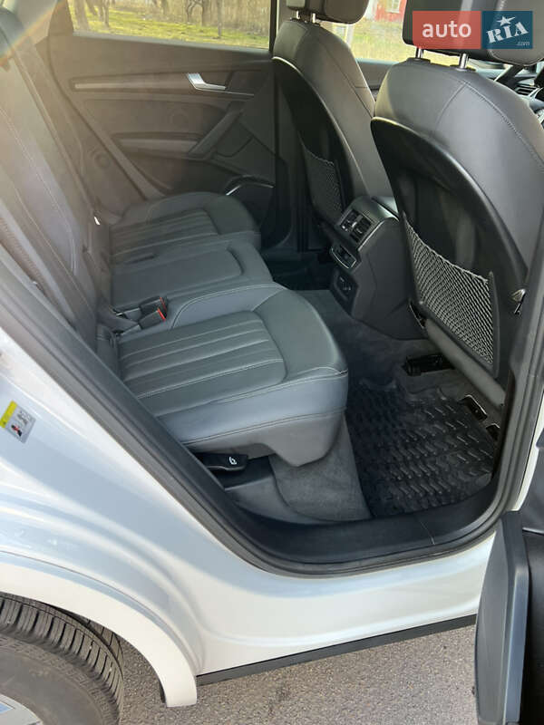 Позашляховик / Кросовер Audi Q5 2020 в Хмільнику