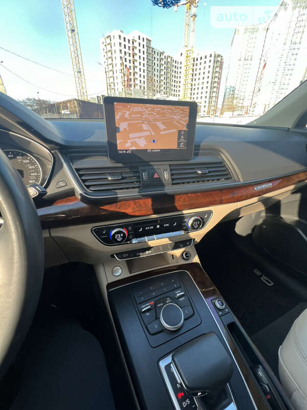 Внедорожник / Кроссовер Audi Q5 2017 в Одессе