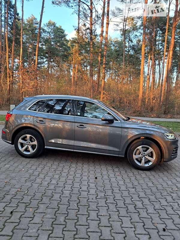 Внедорожник / Кроссовер Audi Q5 2017 в Львове