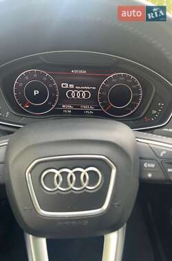 Внедорожник / Кроссовер Audi Q5 2017 в Киеве
