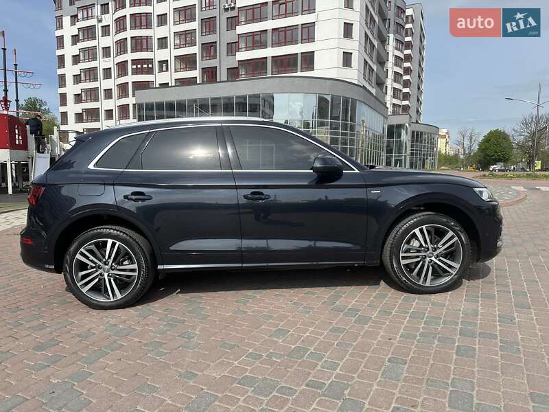 Внедорожник / Кроссовер Audi Q5 2020 в Ивано-Франковске