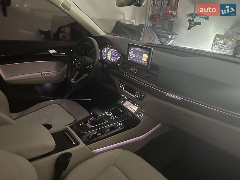 Внедорожник / Кроссовер Audi Q5 2020 в Ивано-Франковске