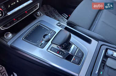 Внедорожник / Кроссовер Audi Q5 2017 в 