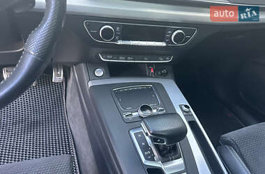 Внедорожник / Кроссовер Audi Q5 2018 в 