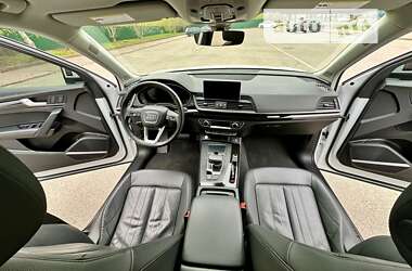 Позашляховик / Кросовер Audi Q5 2020 в 
