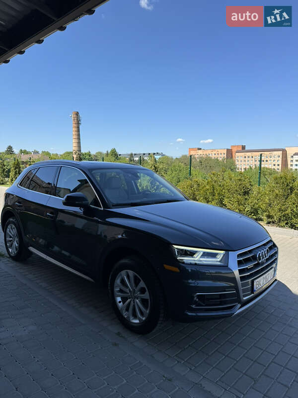 Внедорожник / Кроссовер Audi Q5 2017 в Ровно
