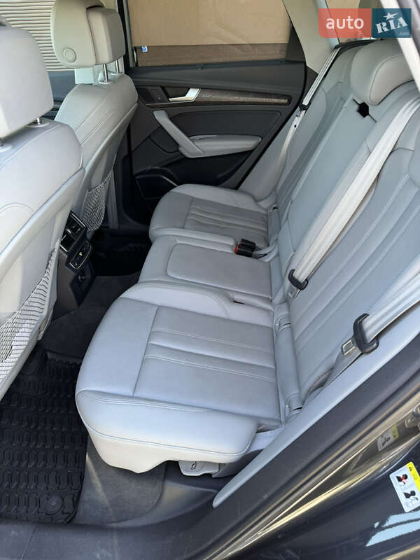 Внедорожник / Кроссовер Audi Q5 2017 в Ровно