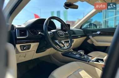 Внедорожник / Кроссовер Audi Q5 2017 в 