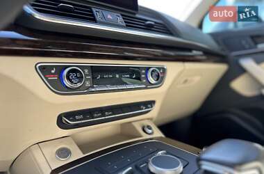 Внедорожник / Кроссовер Audi Q5 2017 в 